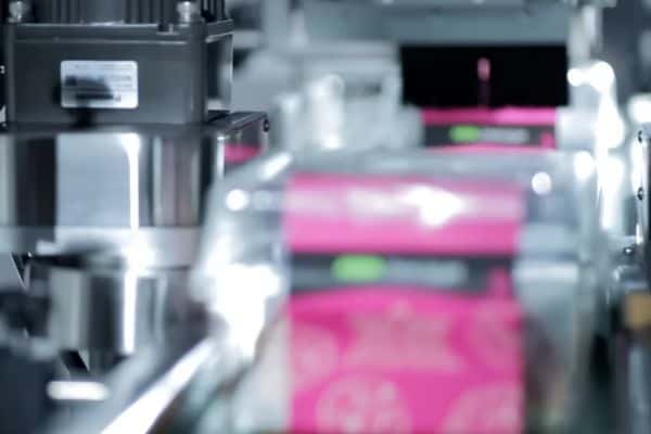 PRO-225D Clamshell Labelling Machine in action