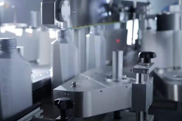 PRO-625W Front, Back and Wraparound Labelling System in action