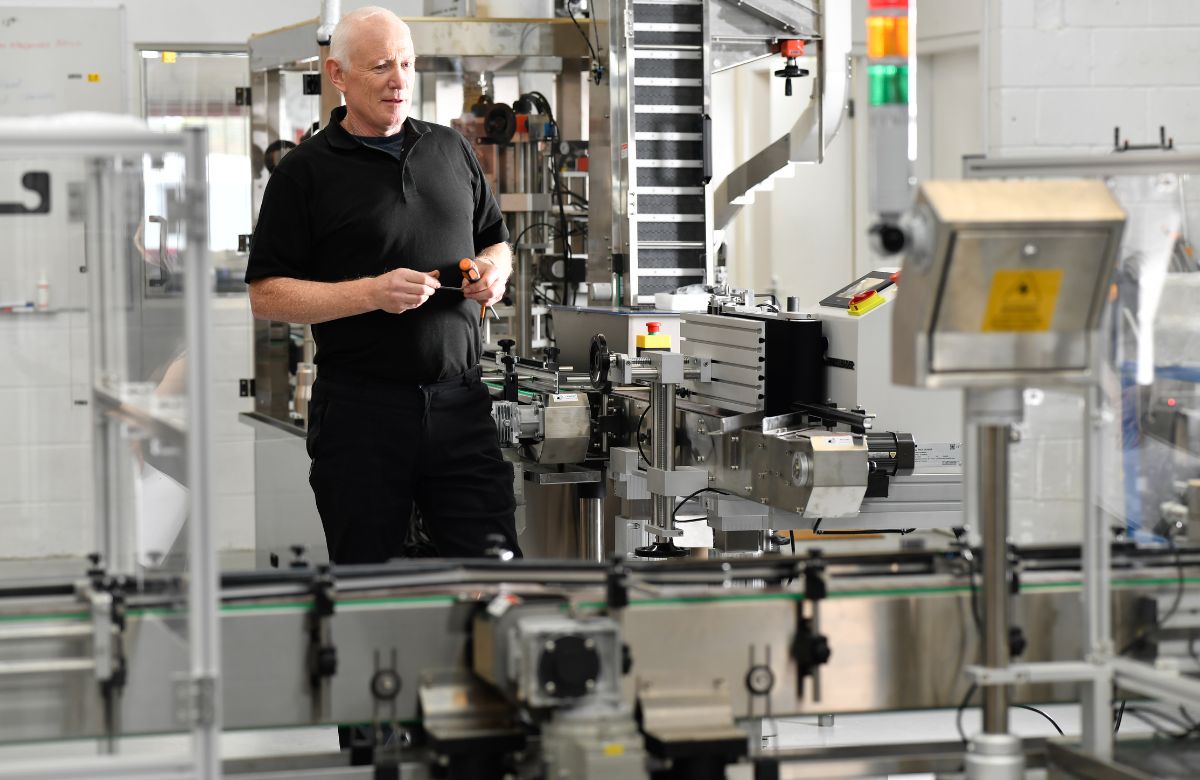 Sleeve Applicator Machine